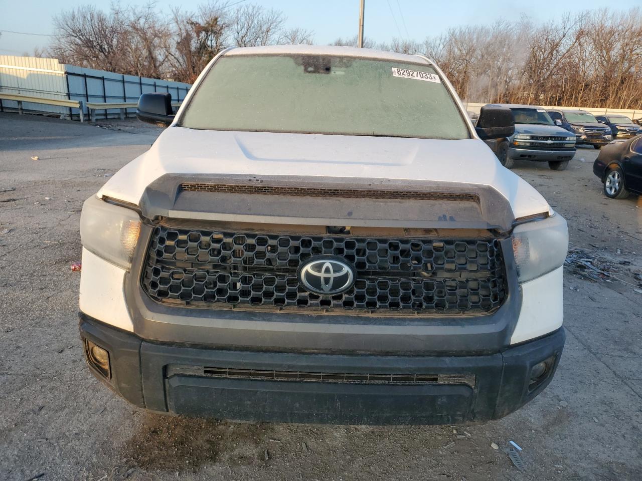 Photo 4 VIN: 5TFUY5F14KX789836 - TOYOTA TUNDRA 