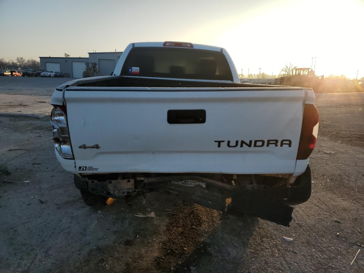 Photo 5 VIN: 5TFUY5F14KX789836 - TOYOTA TUNDRA 