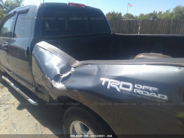 Photo 5 VIN: 5TFUY5F15AX133580 - TOYOTA TUNDRA 4WD TRUCK 