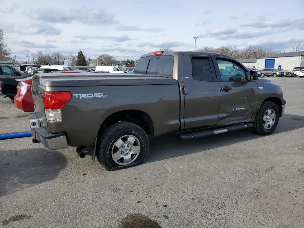 Photo 2 VIN: 5TFUY5F15BX164104 - TOYOTA TUNDRA 