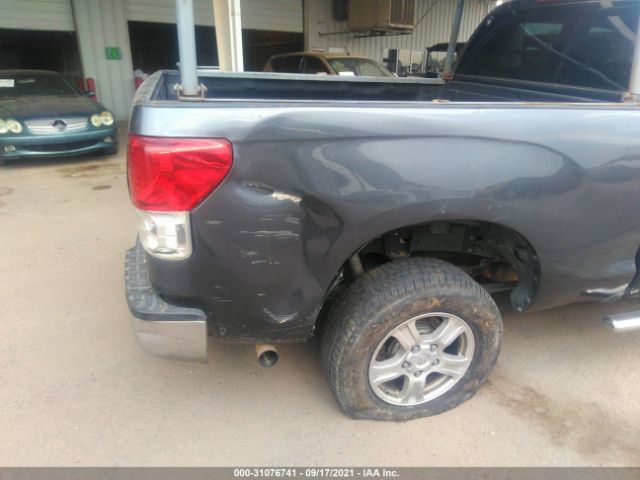 Photo 5 VIN: 5TFUY5F15BX180240 - TOYOTA TUNDRA 4WD TRUCK 