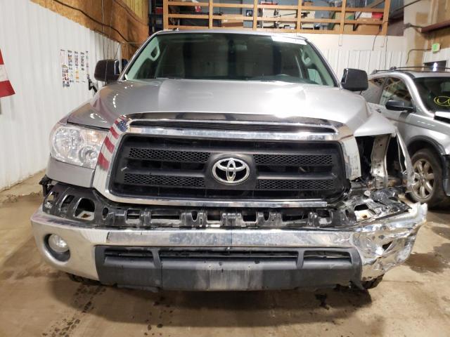 Photo 4 VIN: 5TFUY5F15CX211813 - TOYOTA TUNDRA DOU 