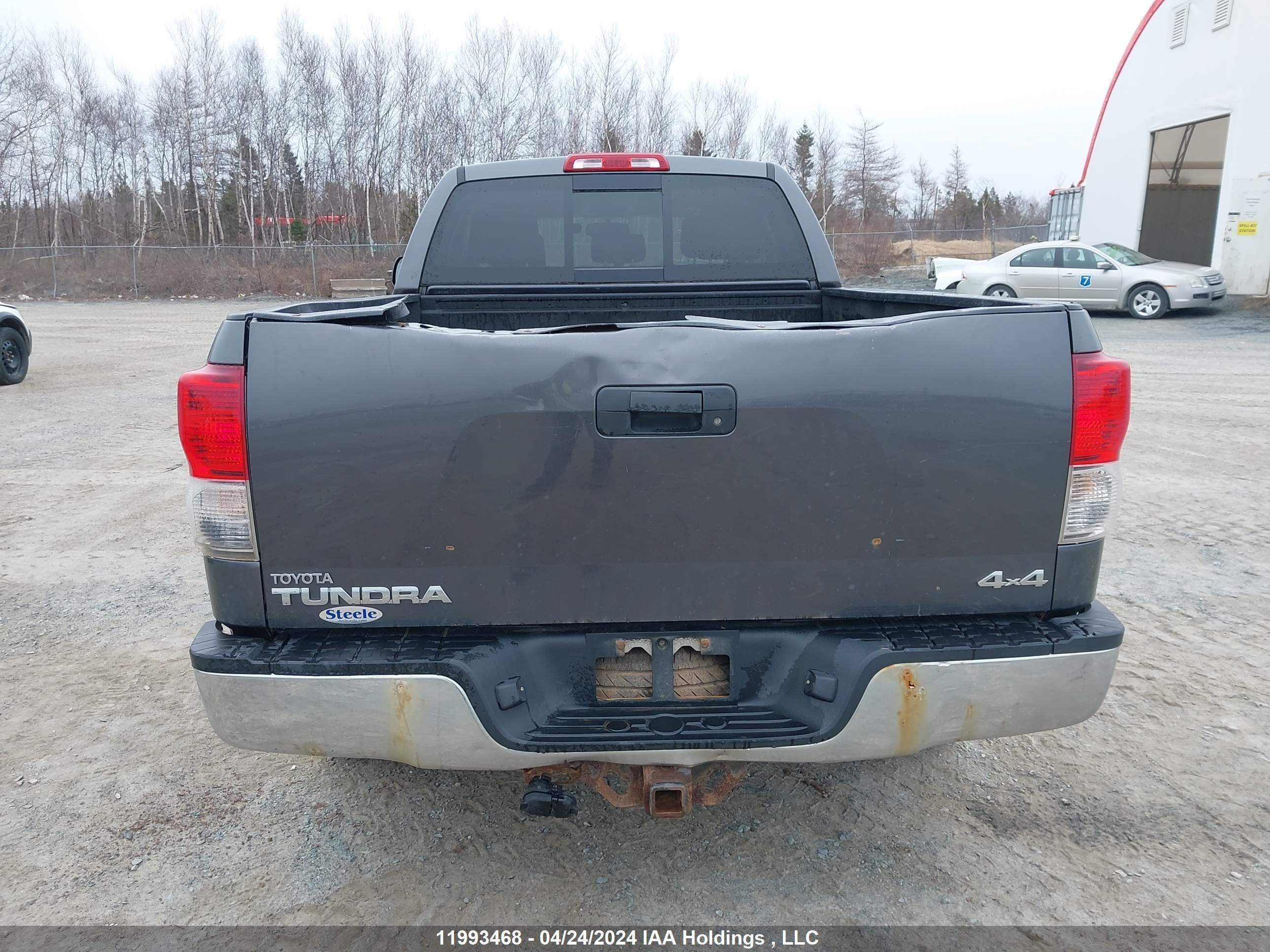 Photo 16 VIN: 5TFUY5F15CX256170 - TOYOTA TUNDRA 