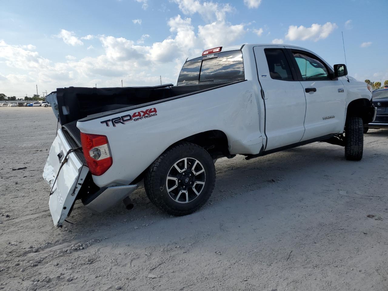 Photo 2 VIN: 5TFUY5F15FX428038 - TOYOTA TUNDRA 