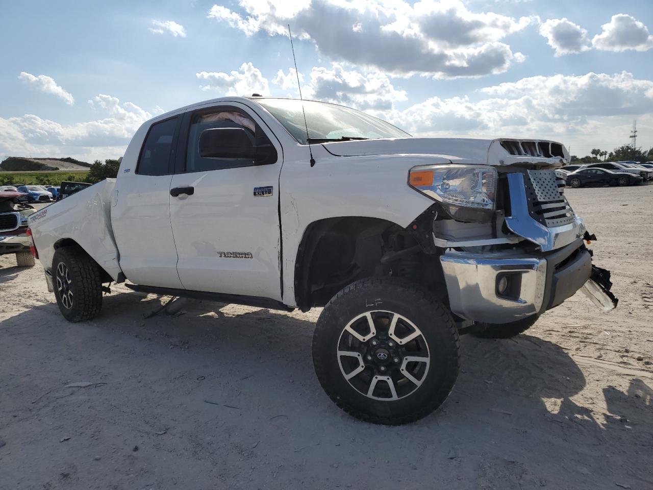 Photo 3 VIN: 5TFUY5F15FX428038 - TOYOTA TUNDRA 