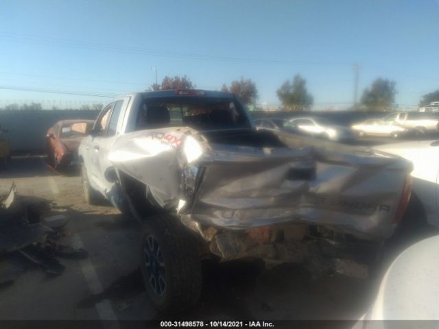 Photo 5 VIN: 5TFUY5F15JX696905 - TOYOTA TUNDRA 4WD 