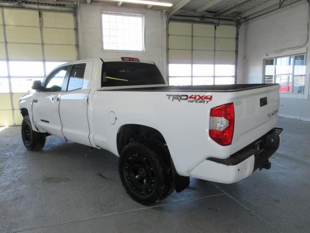 Photo 3 VIN: 5TFUY5F15KX820785 - TOYOTA TUNDRA 