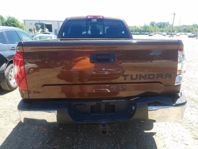 Photo 5 VIN: 5TFUY5F16GX564275 - TOYOTA TUNDRA DOU 