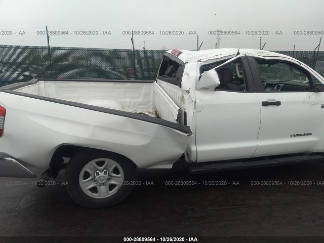 Photo 5 VIN: 5TFUY5F16GX581397 - TOYOTA TUNDRA 4WD TRUCK 