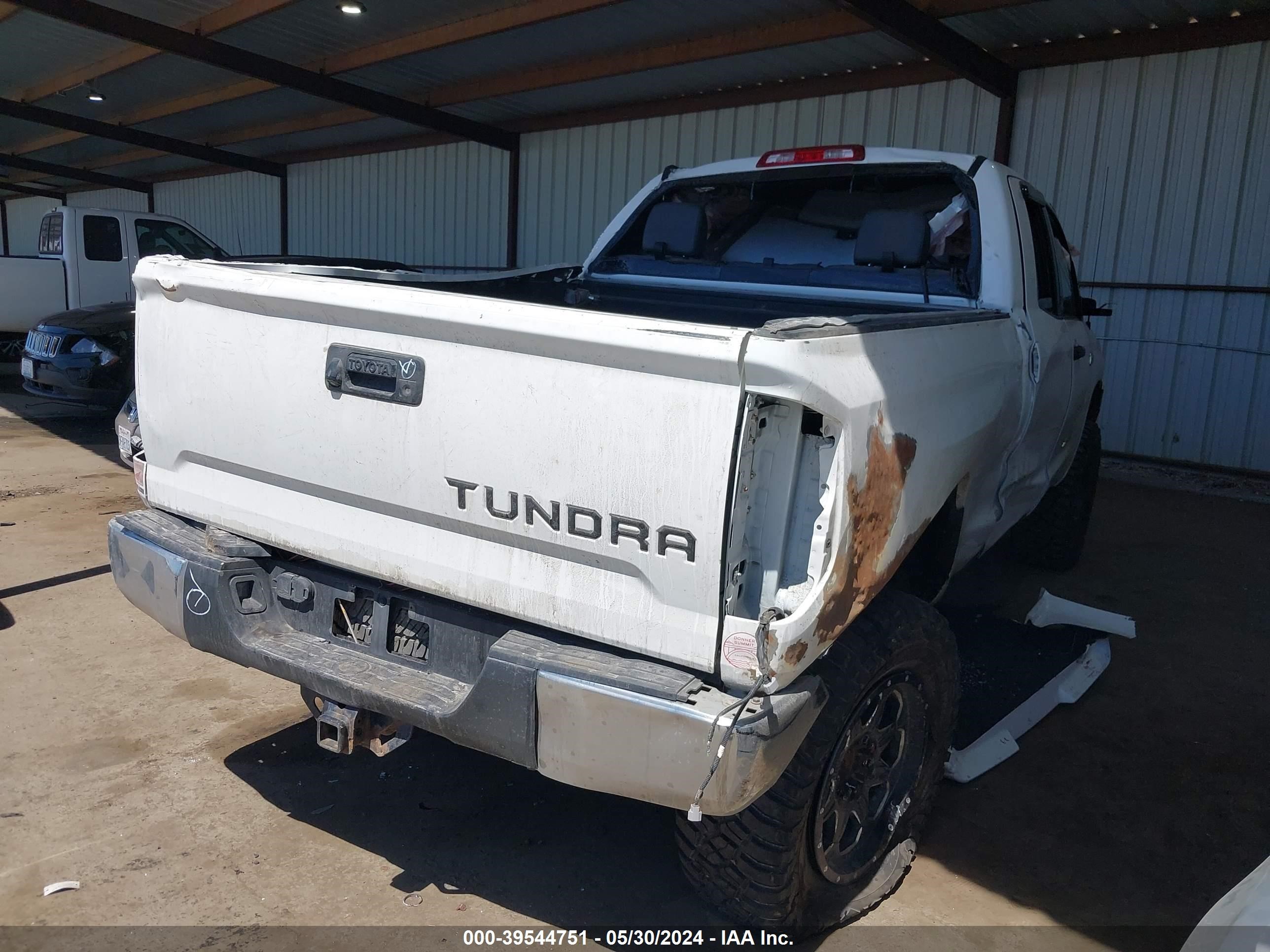 Photo 3 VIN: 5TFUY5F17HX640717 - TOYOTA TUNDRA 