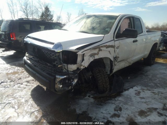 Photo 5 VIN: 5TFUY5F17JX689812 - TOYOTA TUNDRA 4WD 