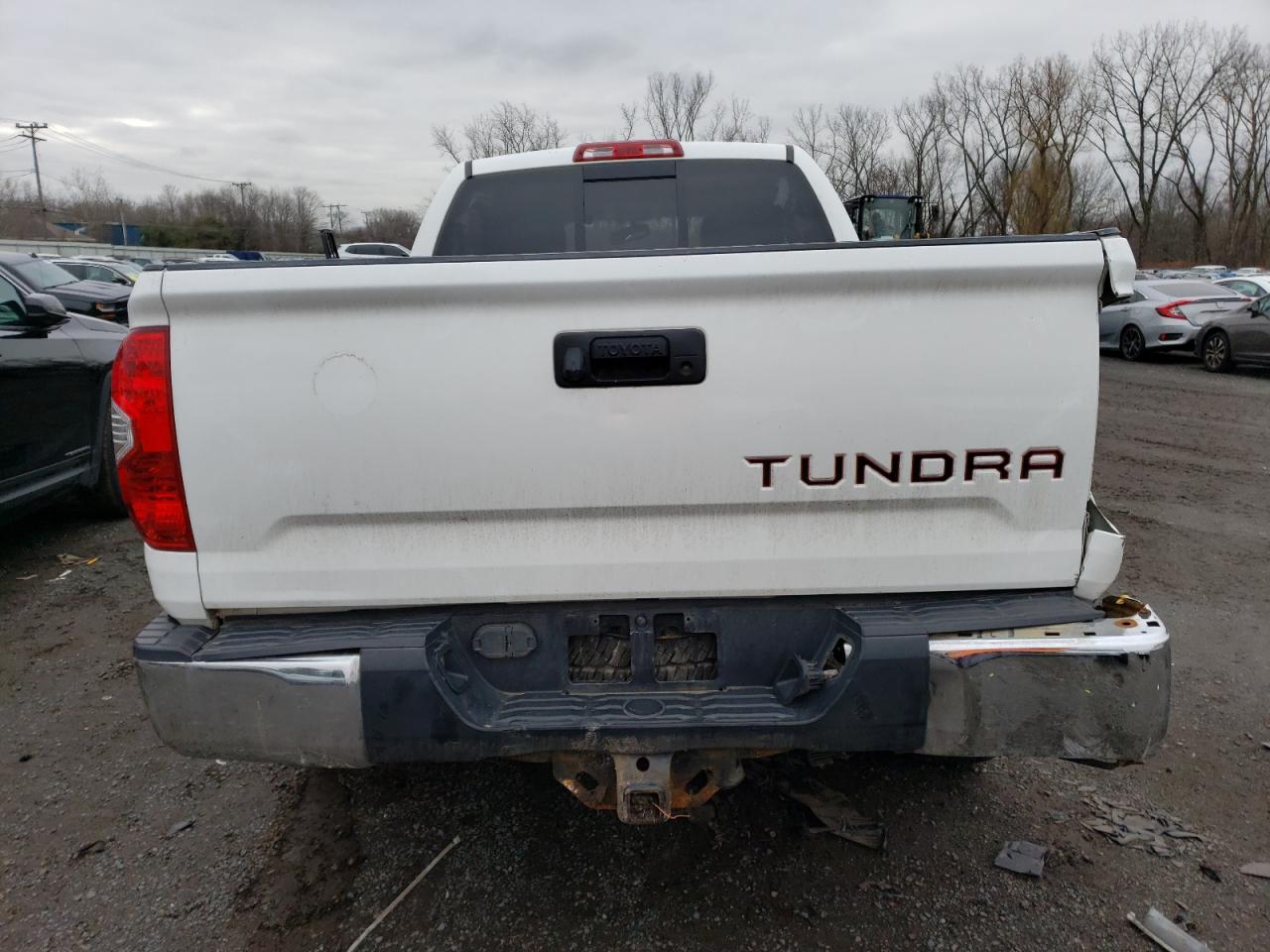 Photo 5 VIN: 5TFUY5F18EX323752 - TOYOTA TUNDRA 