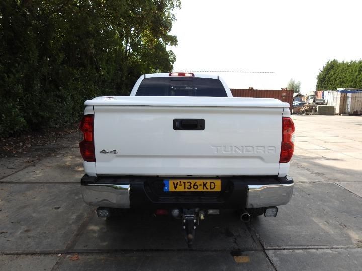 Photo 6 VIN: 5TFUY5F18EX376208 - TOYOTA TUNDRA PICKUP 