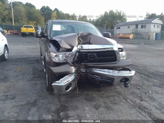 Photo 5 VIN: 5TFUY5F19AX100100 - TOYOTA TUNDRA 4WD TRUCK 