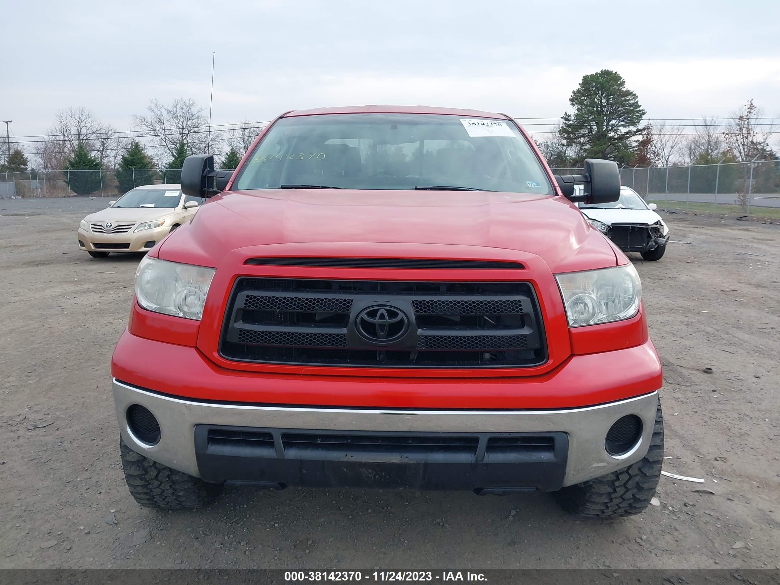 Photo 11 VIN: 5TFUY5F19AX106253 - TOYOTA TUNDRA 