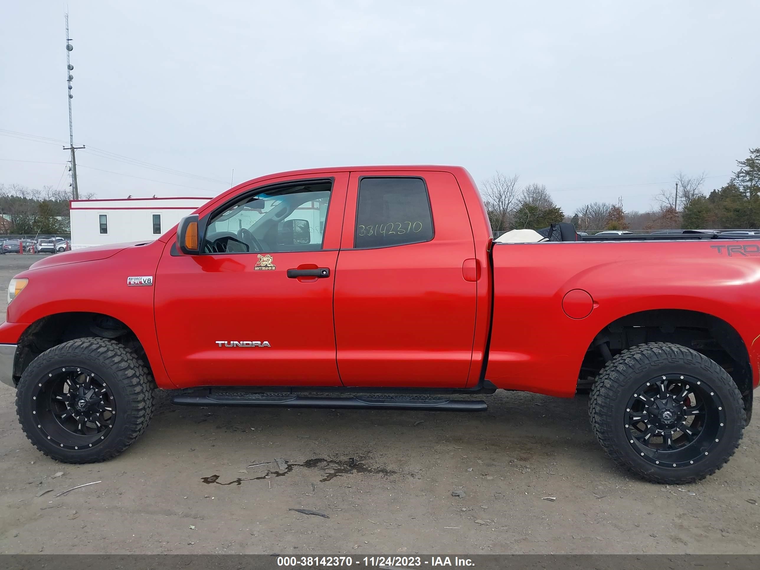 Photo 13 VIN: 5TFUY5F19AX106253 - TOYOTA TUNDRA 