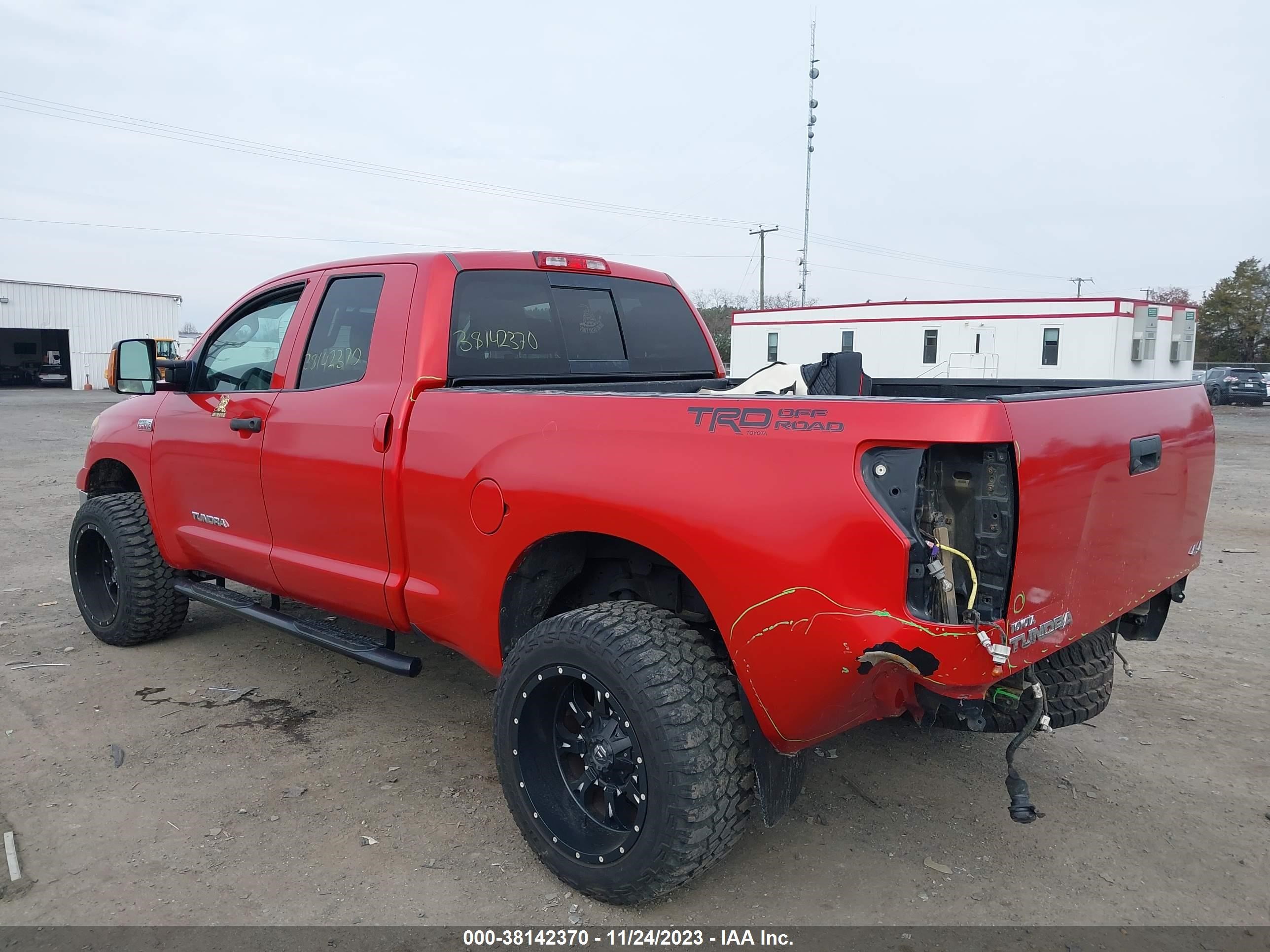 Photo 2 VIN: 5TFUY5F19AX106253 - TOYOTA TUNDRA 