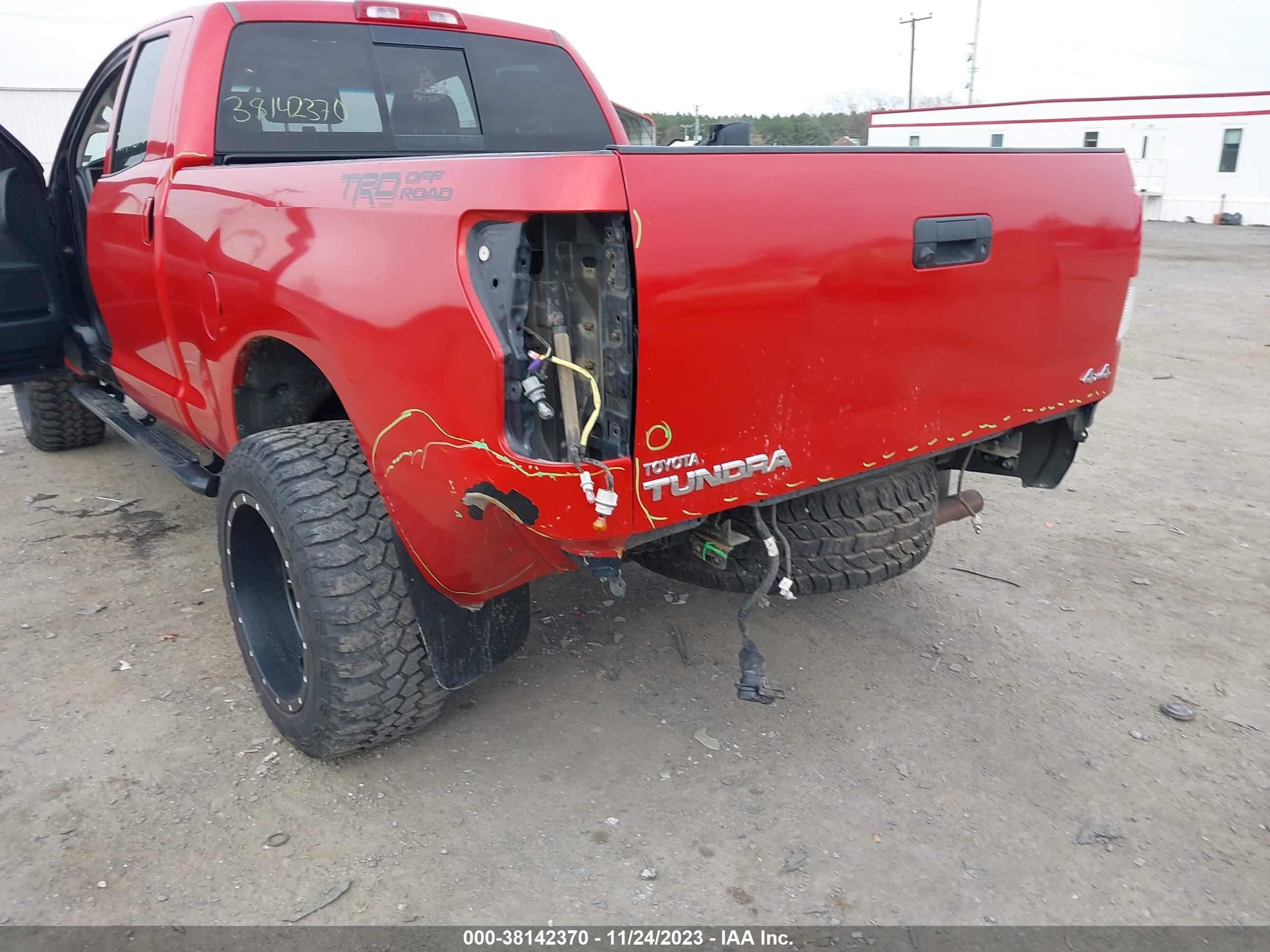 Photo 5 VIN: 5TFUY5F19AX106253 - TOYOTA TUNDRA 