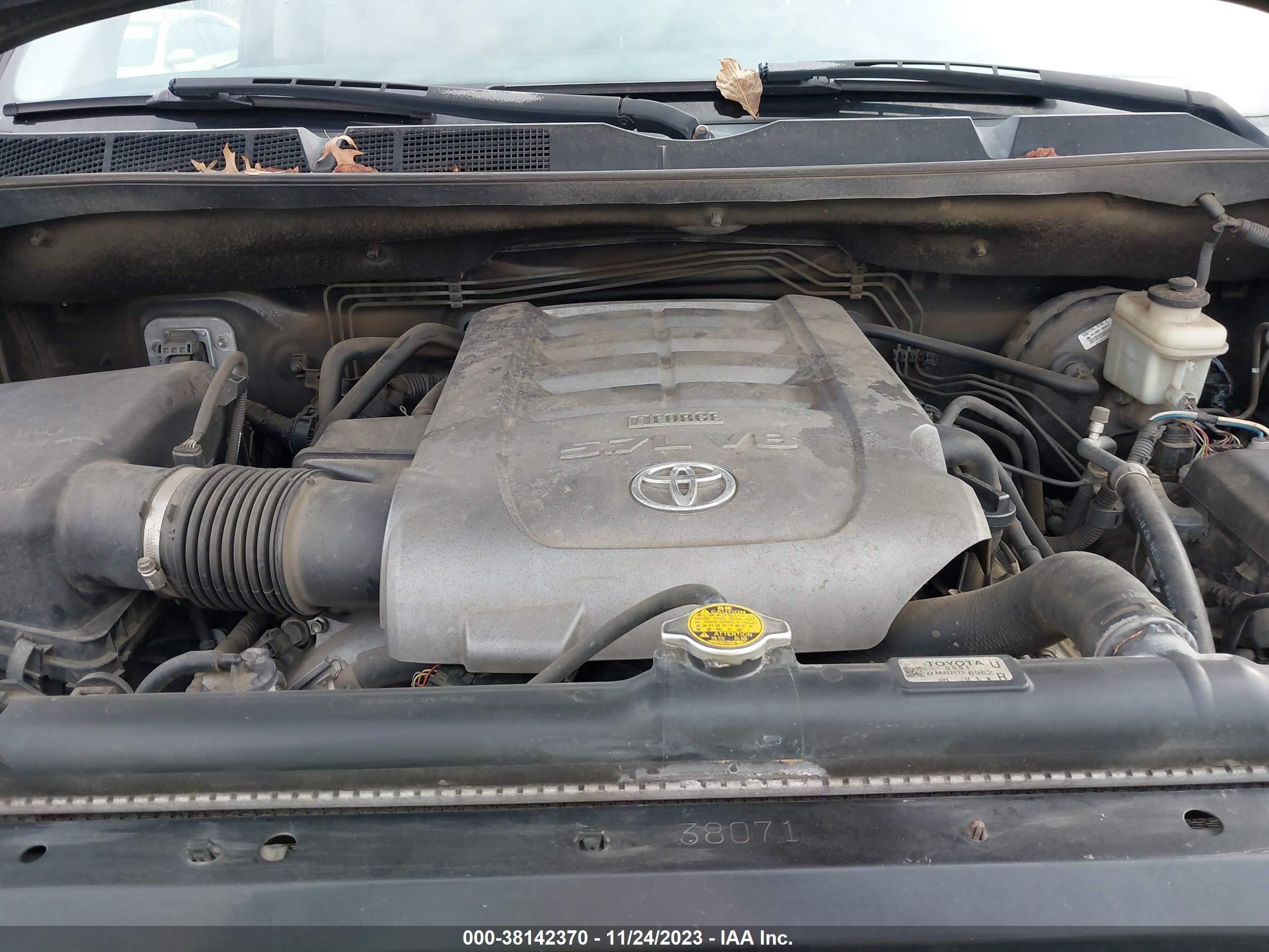 Photo 9 VIN: 5TFUY5F19AX106253 - TOYOTA TUNDRA 