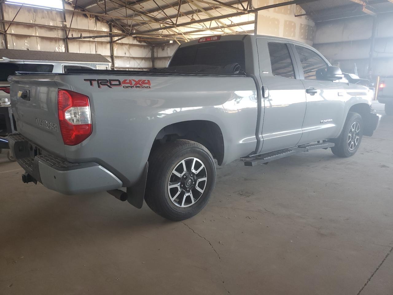 Photo 2 VIN: 5TFUY5F19JX703421 - TOYOTA TUNDRA 