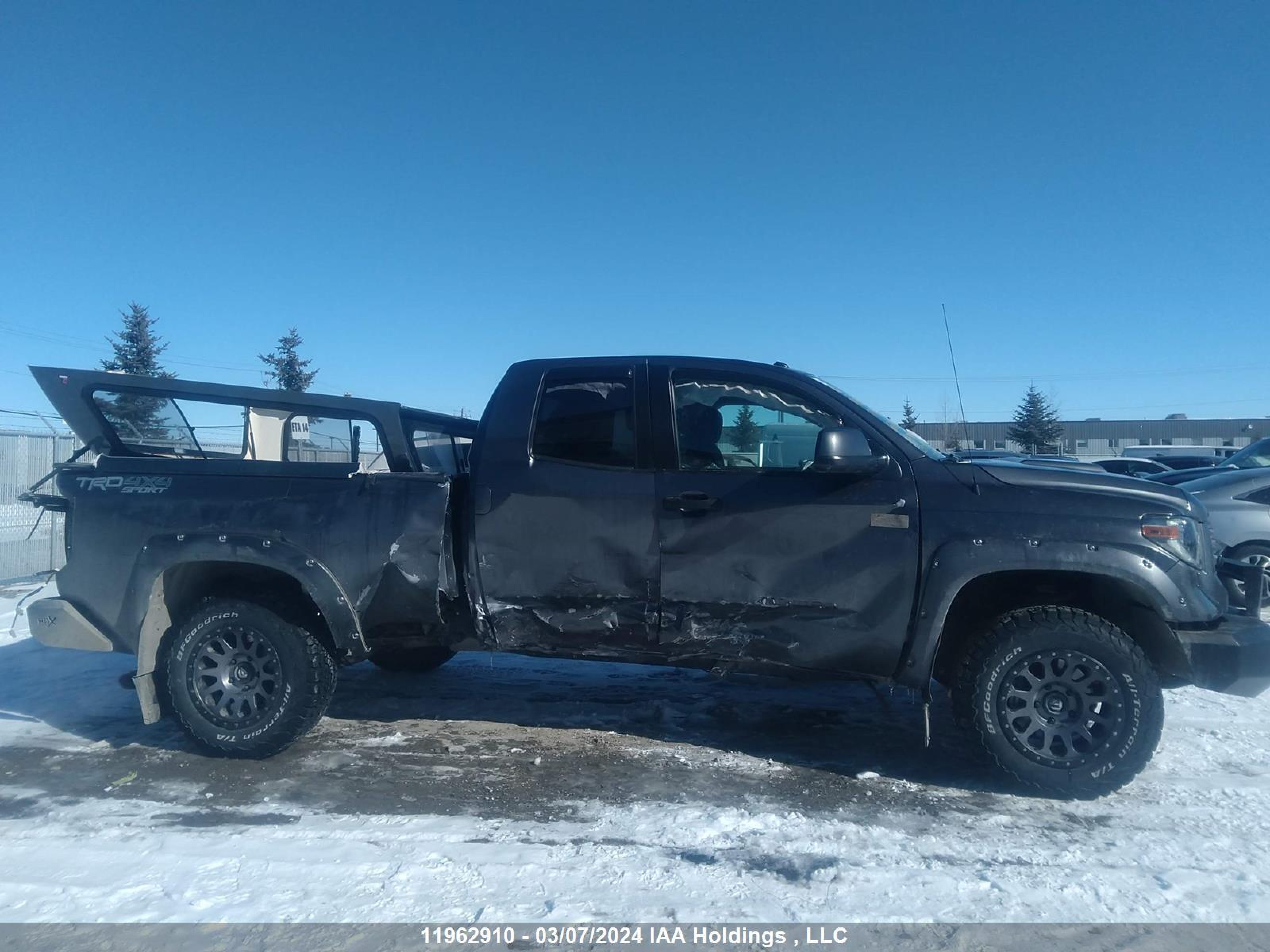 Photo 12 VIN: 5TFUY5F19JX722714 - TOYOTA TUNDRA 