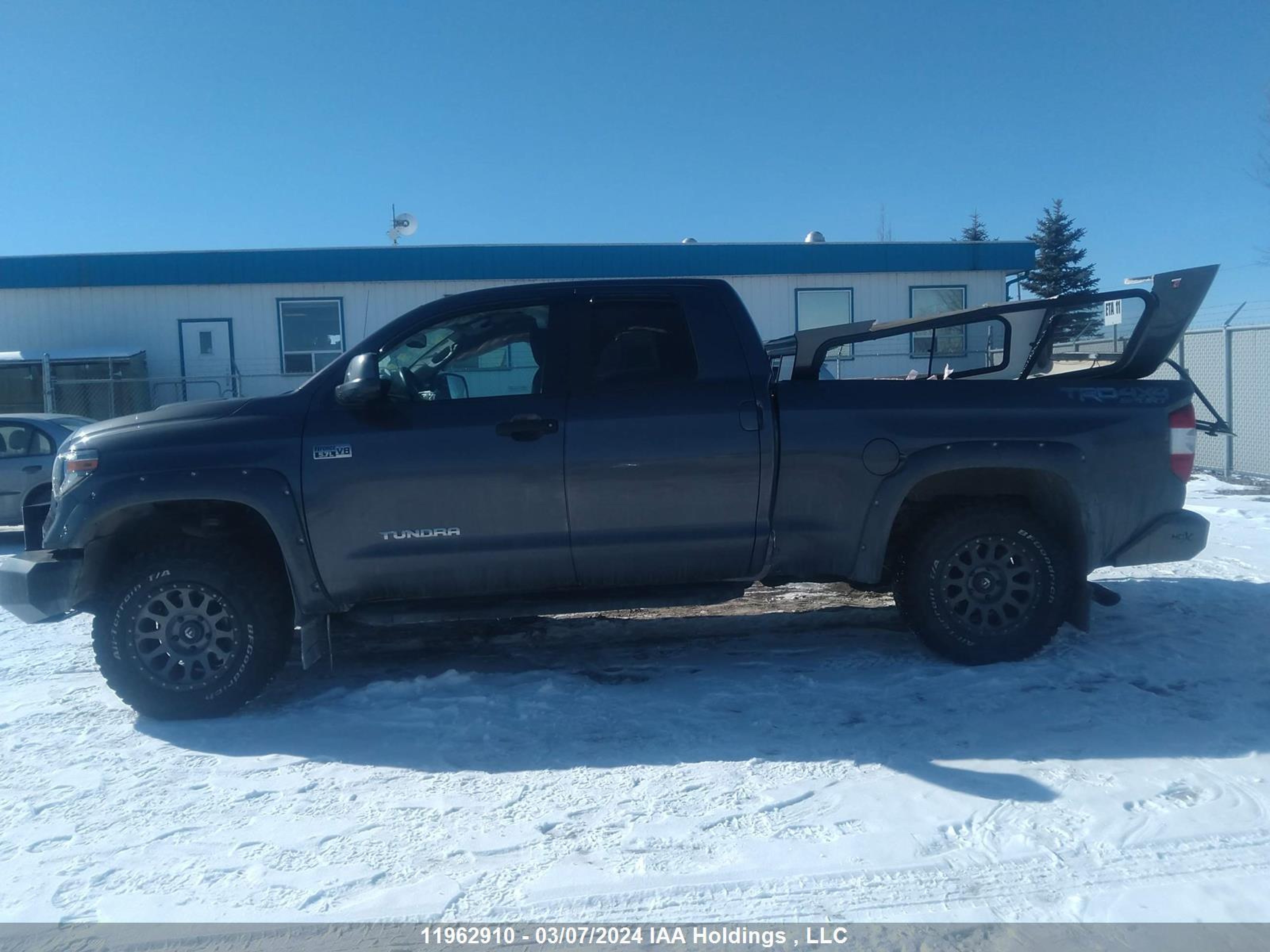 Photo 13 VIN: 5TFUY5F19JX722714 - TOYOTA TUNDRA 