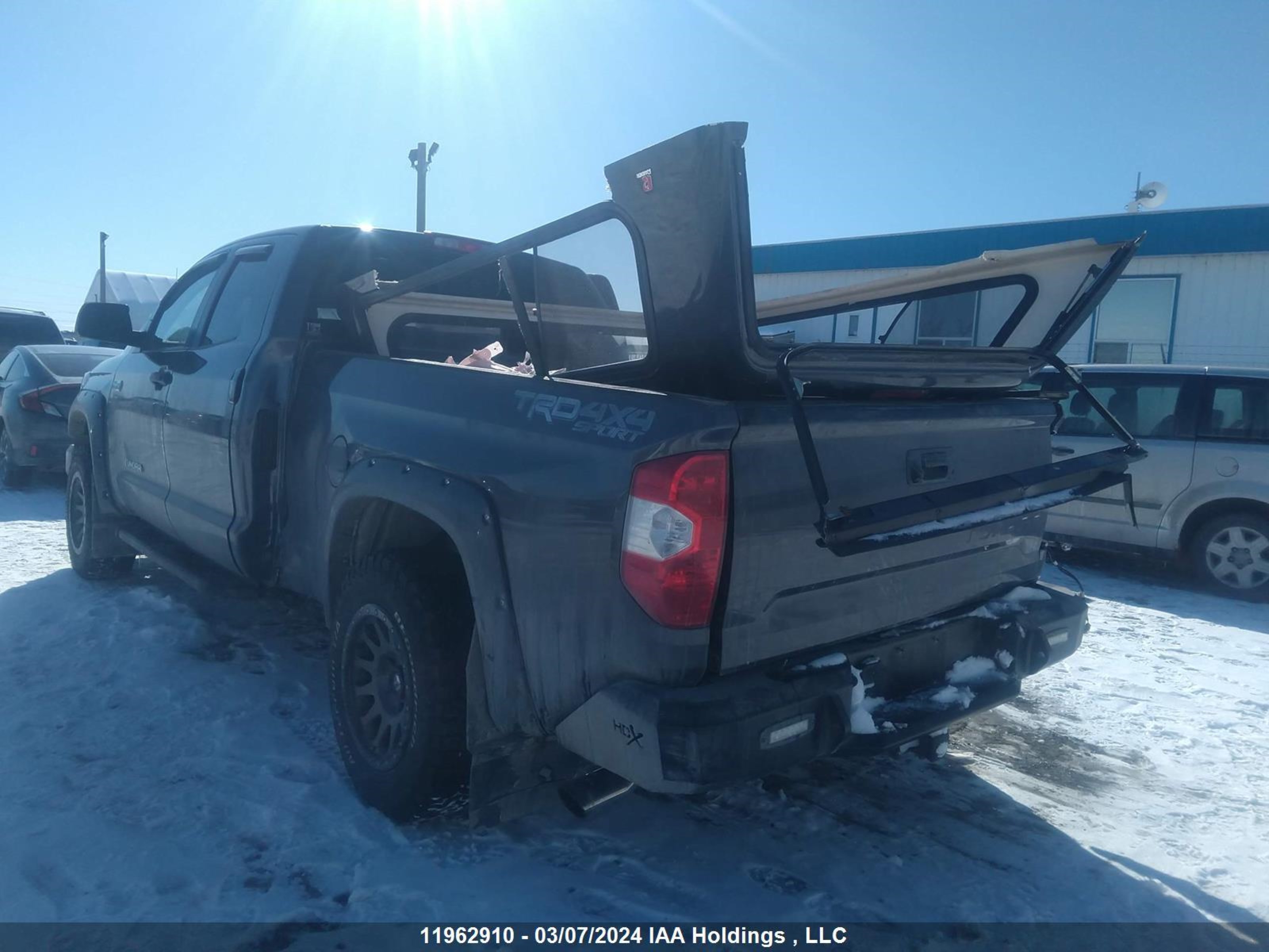 Photo 2 VIN: 5TFUY5F19JX722714 - TOYOTA TUNDRA 