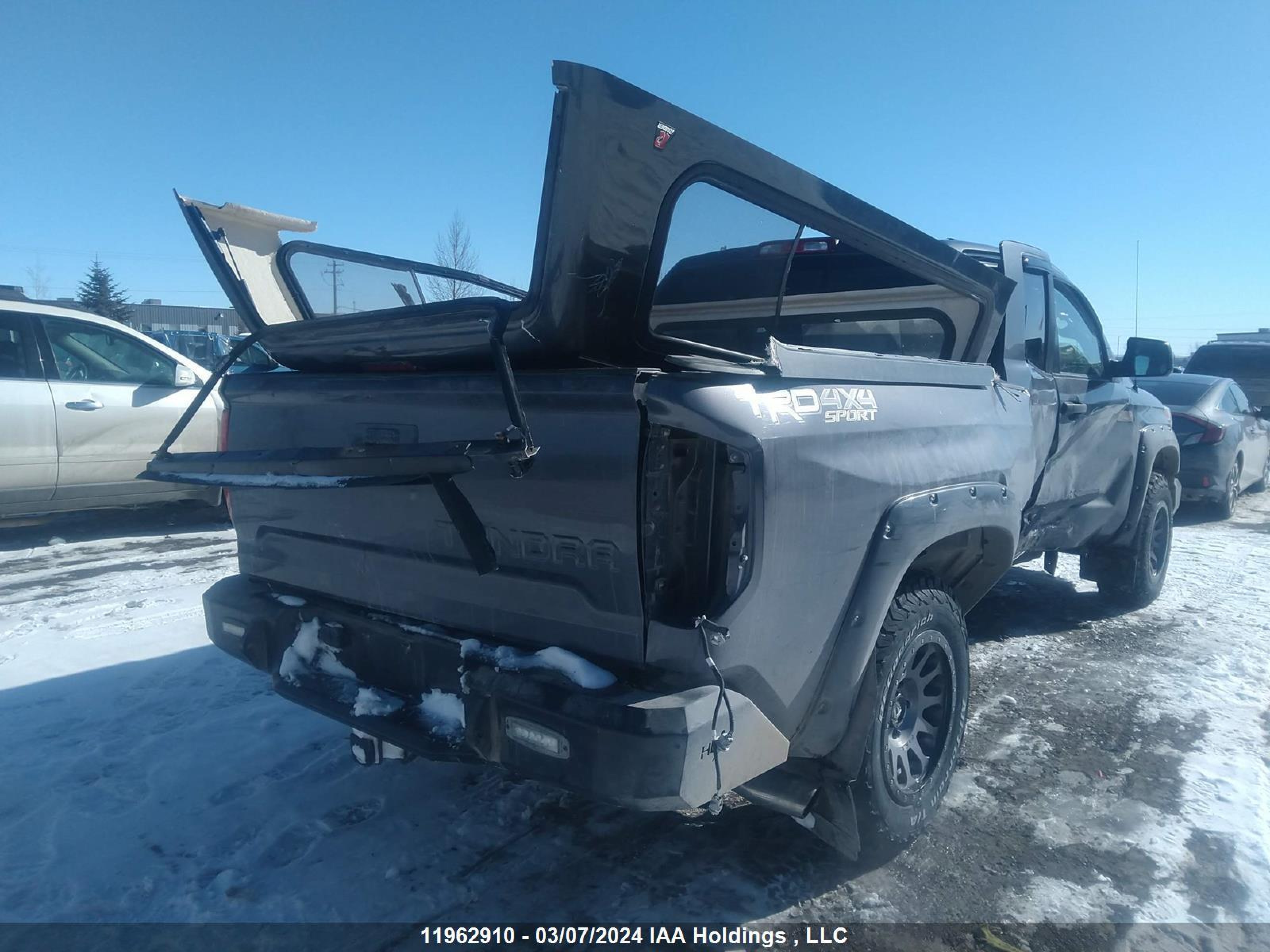 Photo 3 VIN: 5TFUY5F19JX722714 - TOYOTA TUNDRA 