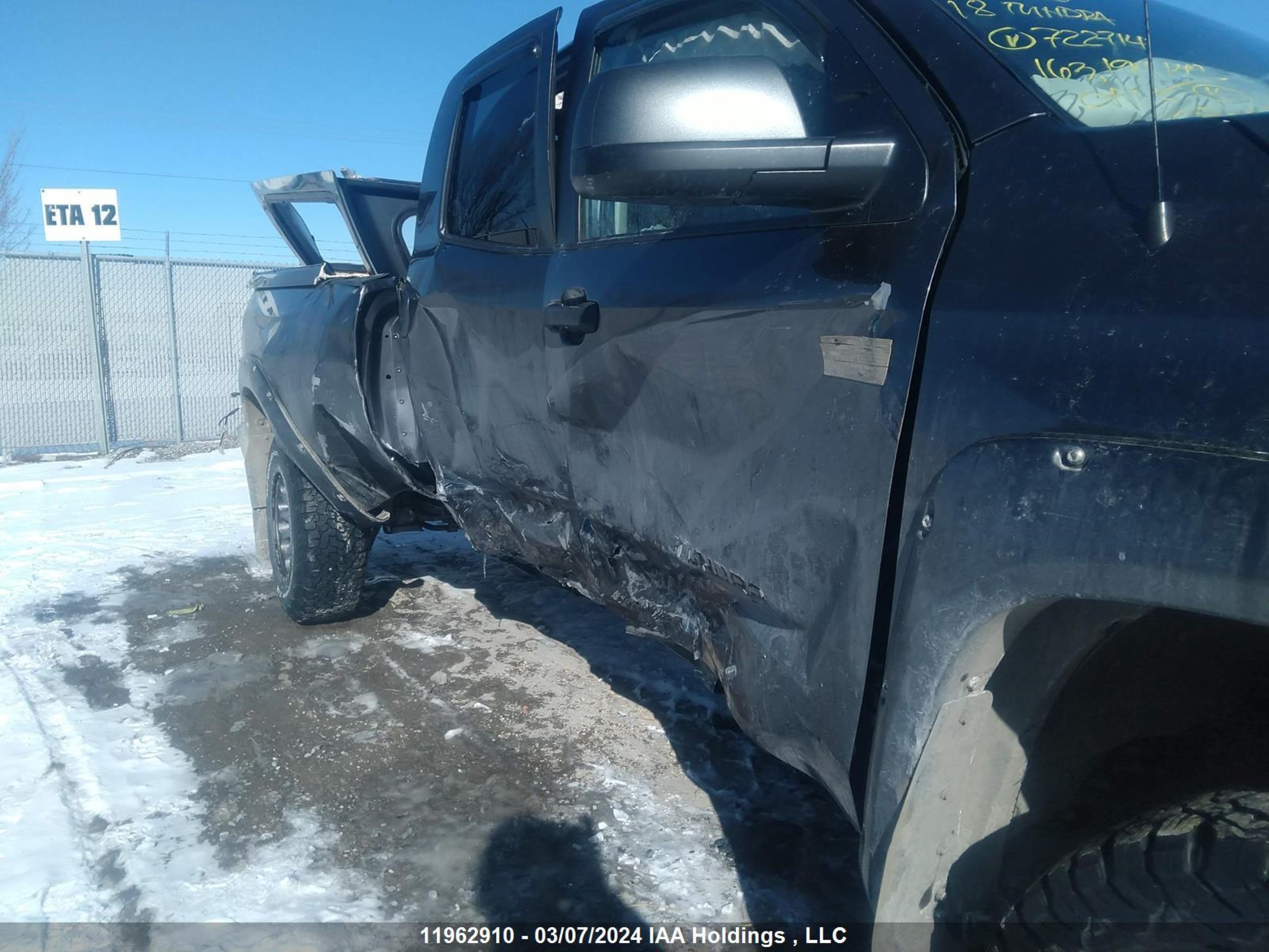 Photo 5 VIN: 5TFUY5F19JX722714 - TOYOTA TUNDRA 