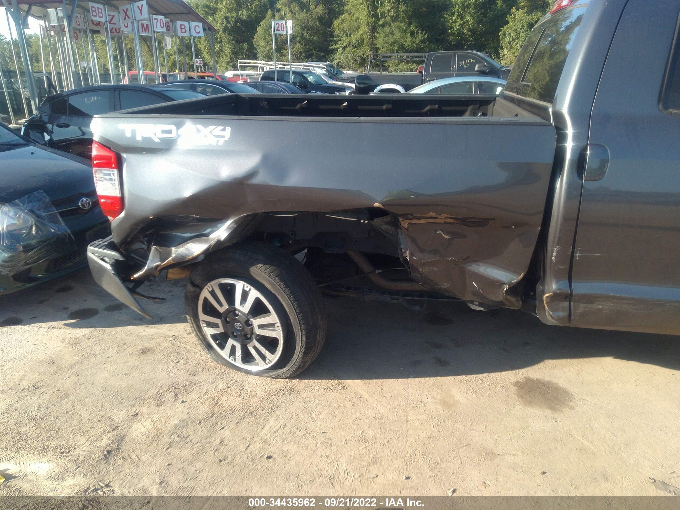 Photo 5 VIN: 5TFUY5F19JX775462 - TOYOTA TUNDRA 