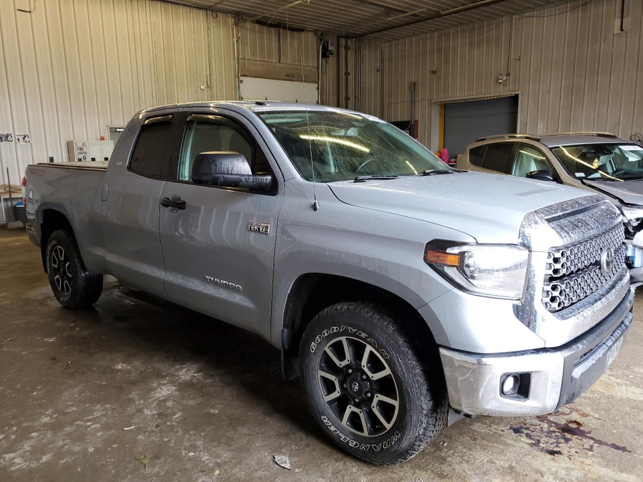 Photo 3 VIN: 5TFUY5F19KX854082 - TOYOTA TUNDRA 