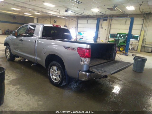 Photo 2 VIN: 5TFUY5F1XCX210656 - TOYOTA TUNDRA 4WD TRUCK 