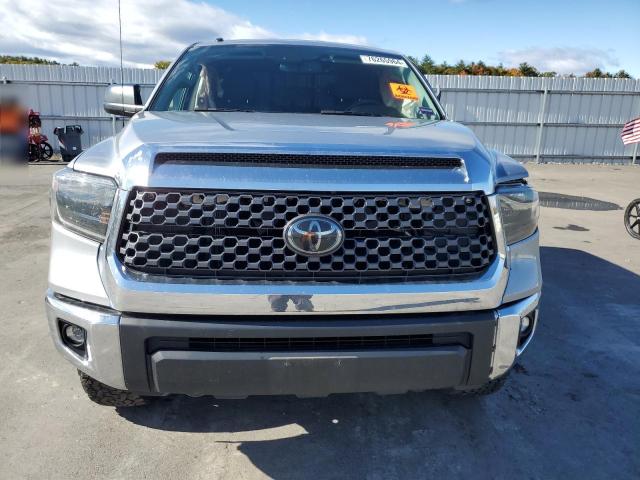 Photo 4 VIN: 5TFUY5F1XKX827392 - TOYOTA TUNDRA DOU 