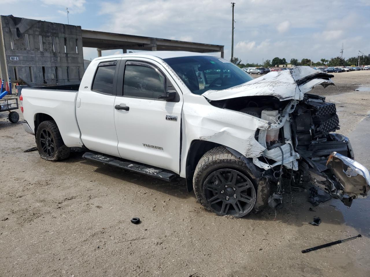 Photo 3 VIN: 5TFUY5F1XMX981409 - TOYOTA TUNDRA 