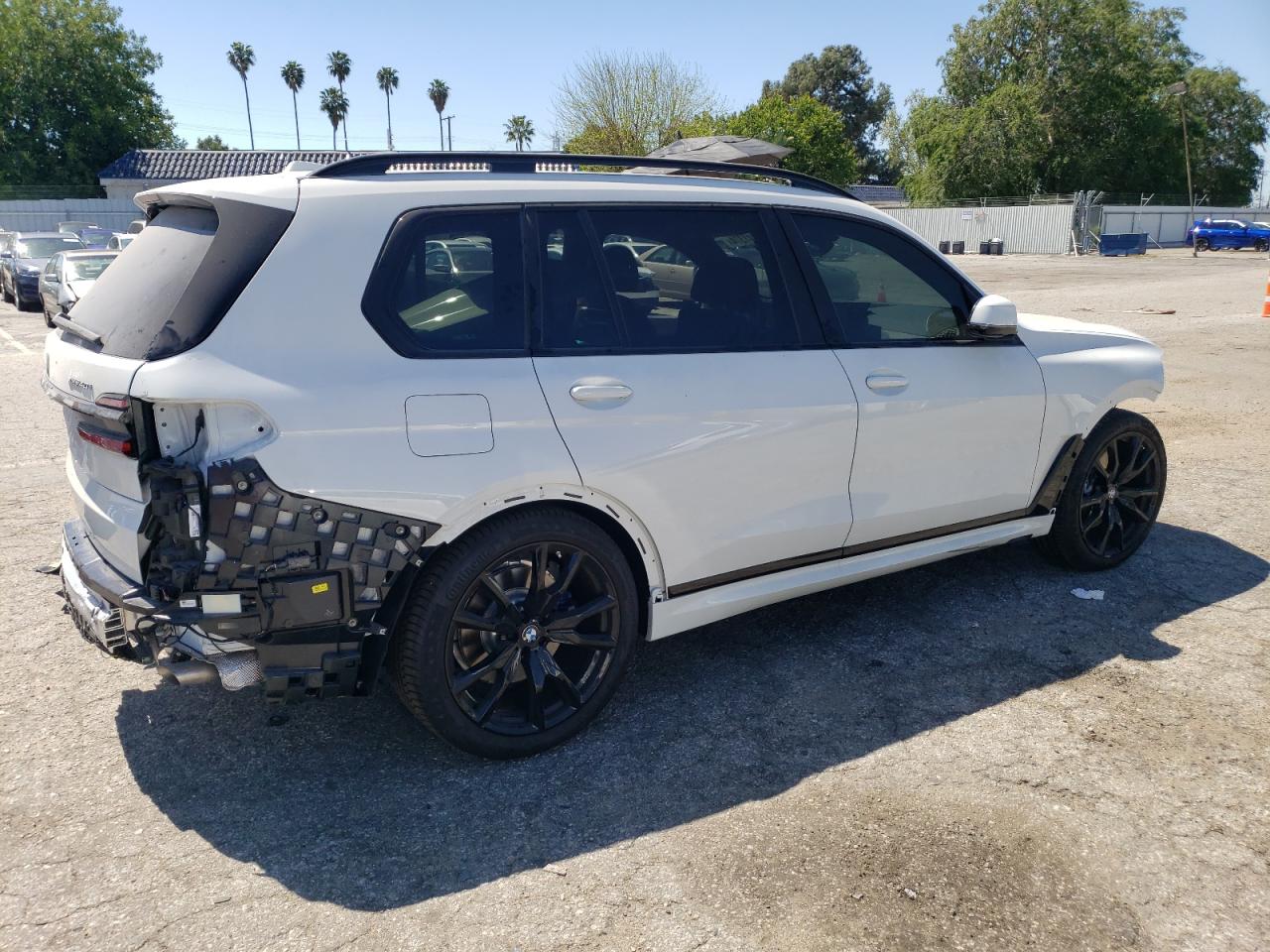 Photo 2 VIN: 5UX23EM00R9T77524 - BMW X7 