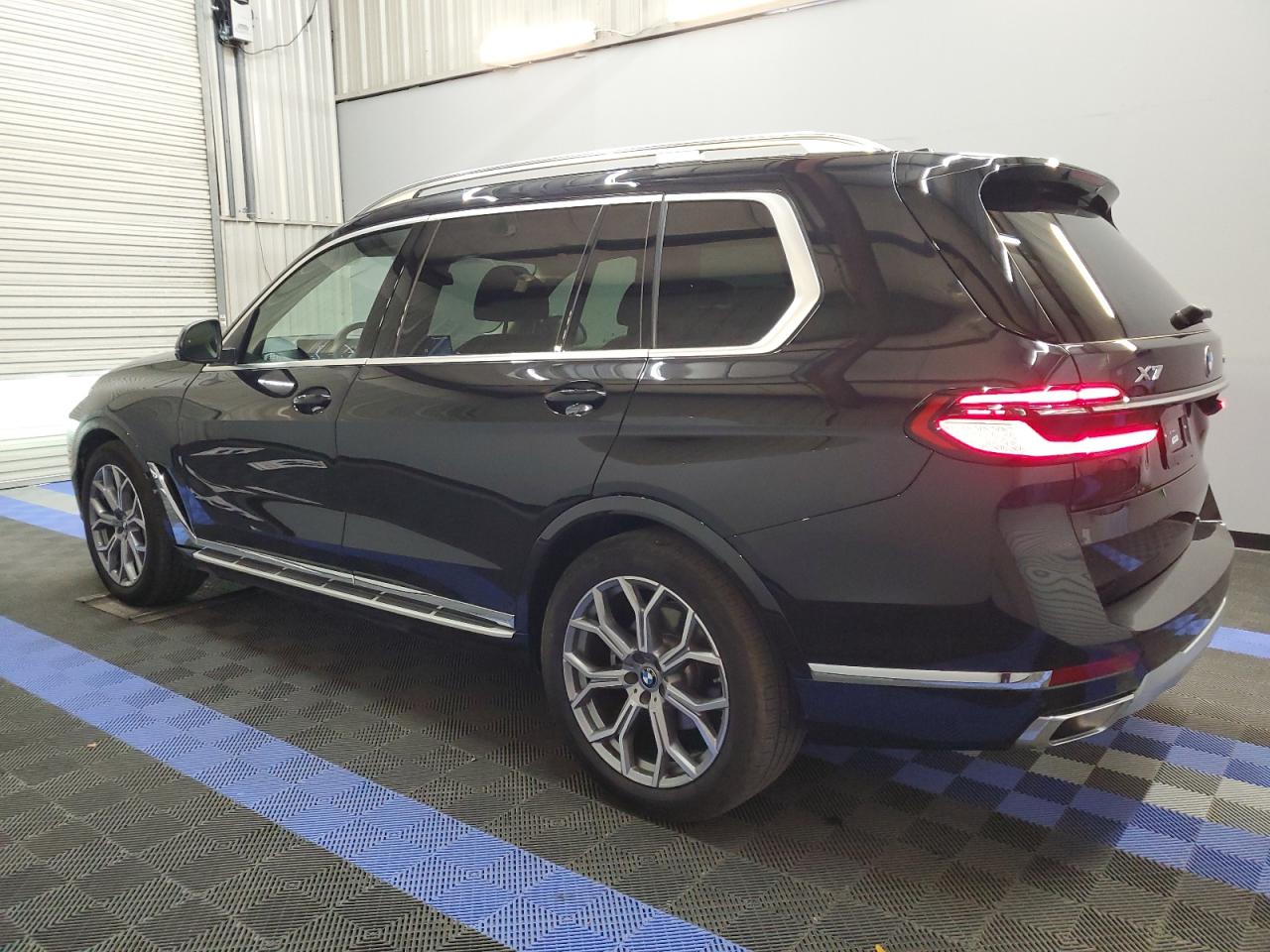 Photo 1 VIN: 5UX23EM02R9V10039 - BMW X7 