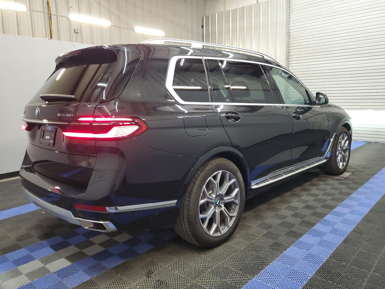 Photo 2 VIN: 5UX23EM02R9V10039 - BMW X7 