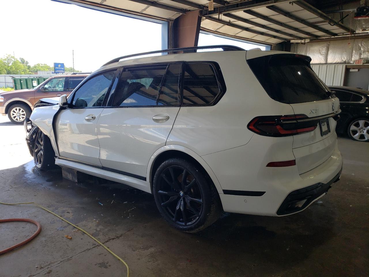 Photo 1 VIN: 5UX23EM03R9S15581 - BMW X7 