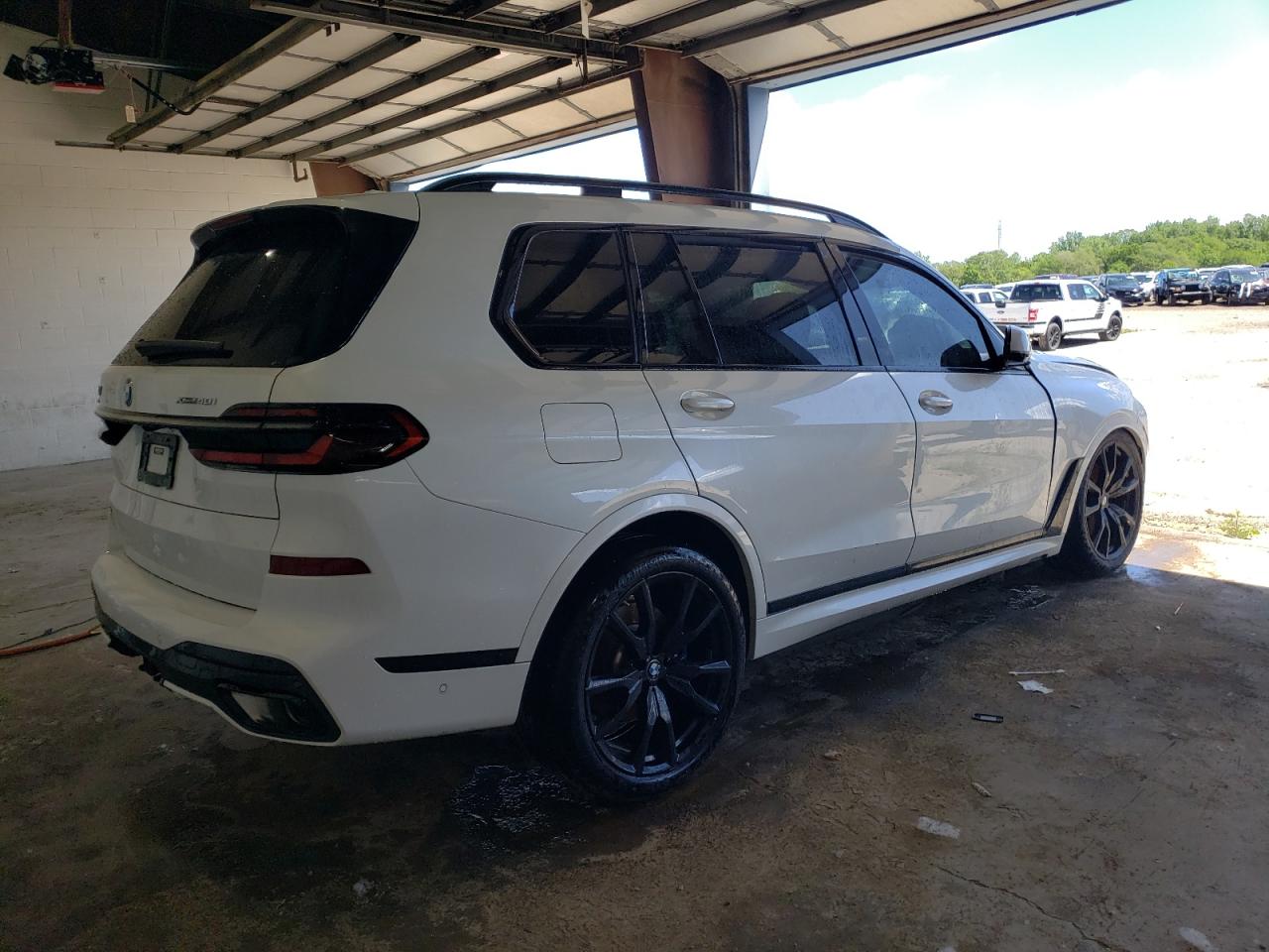 Photo 2 VIN: 5UX23EM03R9S15581 - BMW X7 