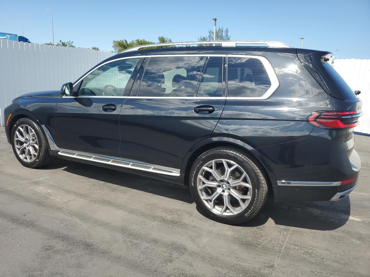 Photo 1 VIN: 5UX23EM03R9V10549 - BMW X7 