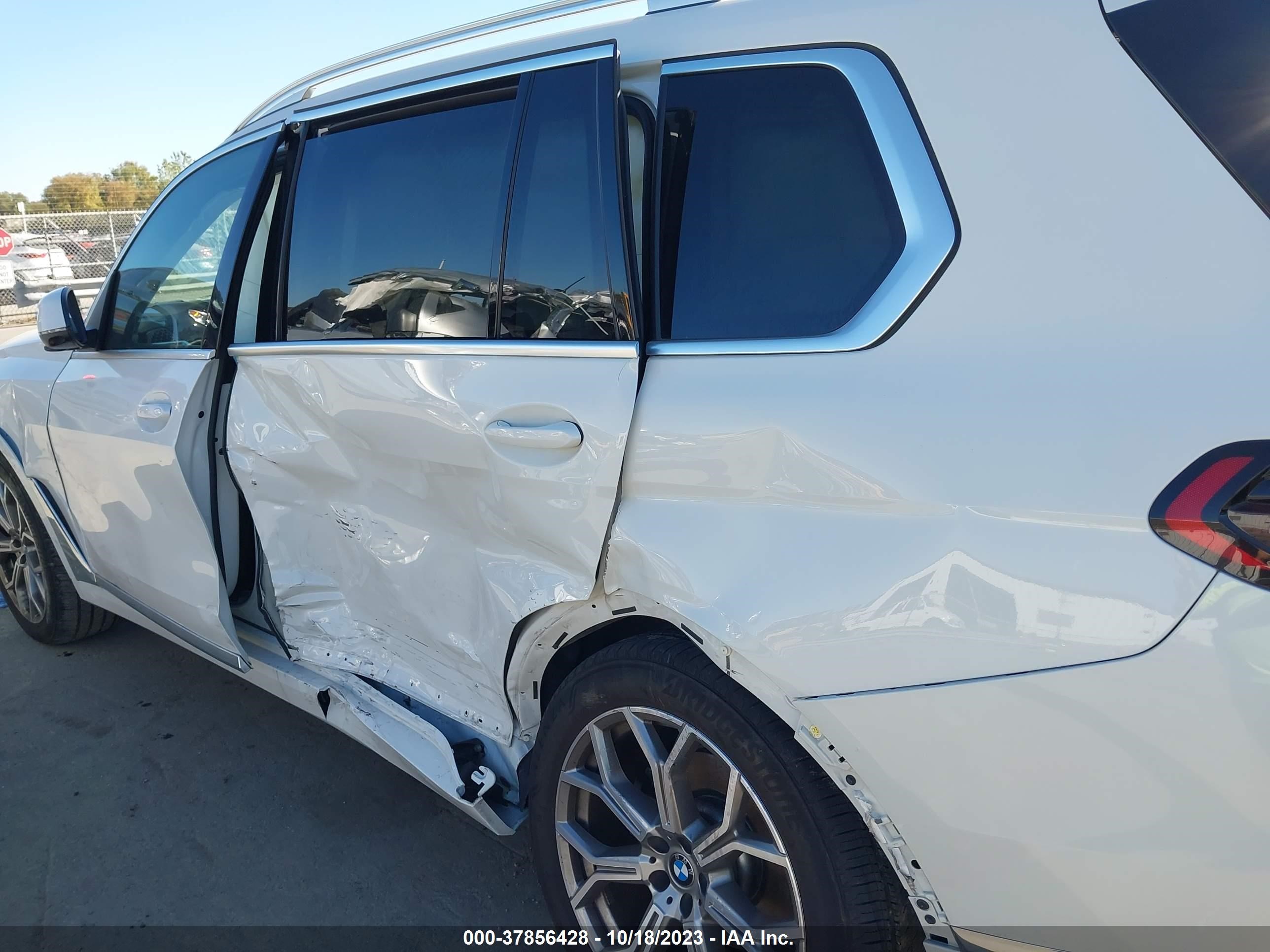 Photo 13 VIN: 5UX23EM04P9P67460 - BMW X7 