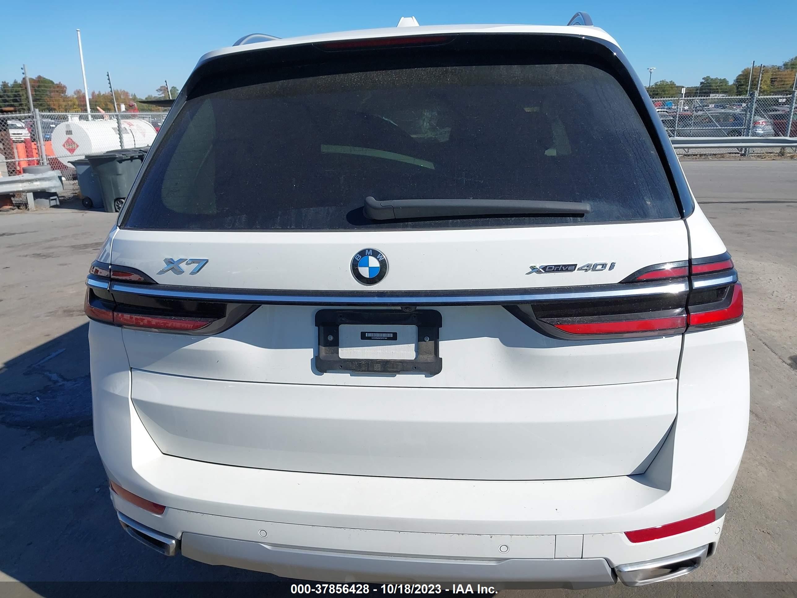 Photo 15 VIN: 5UX23EM04P9P67460 - BMW X7 