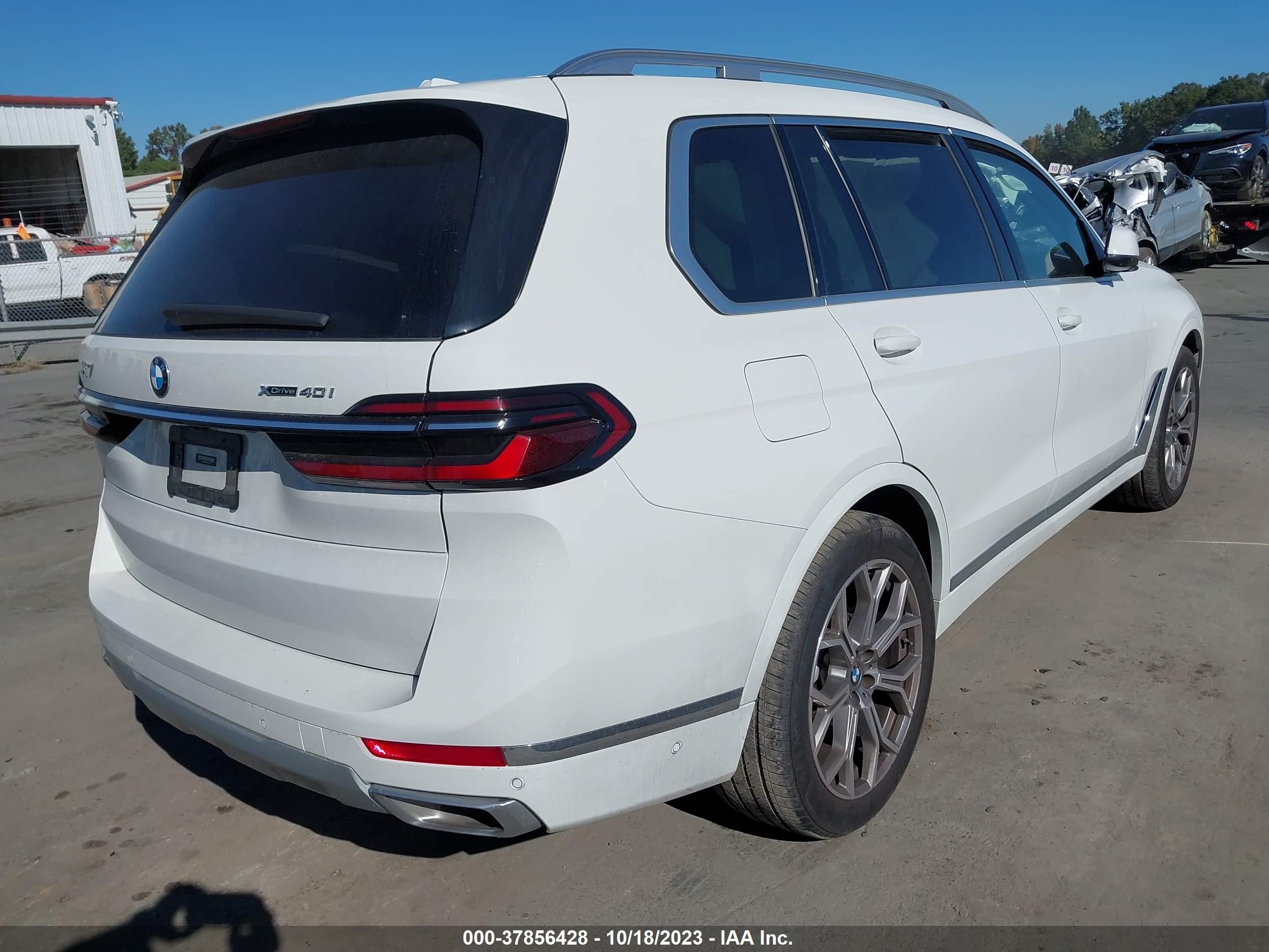 Photo 3 VIN: 5UX23EM04P9P67460 - BMW X7 