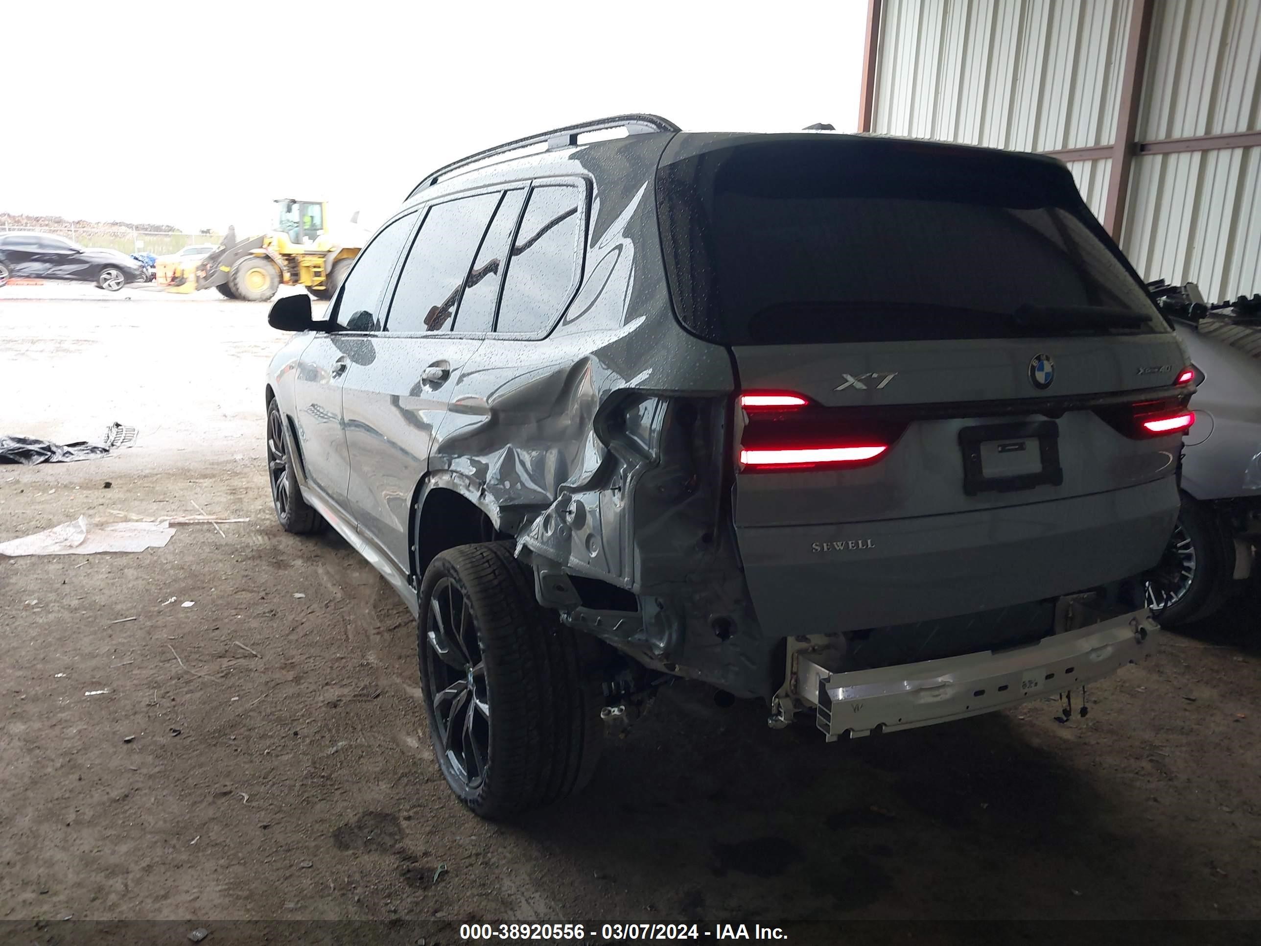 Photo 2 VIN: 5UX23EM04R9U92899 - BMW X7 