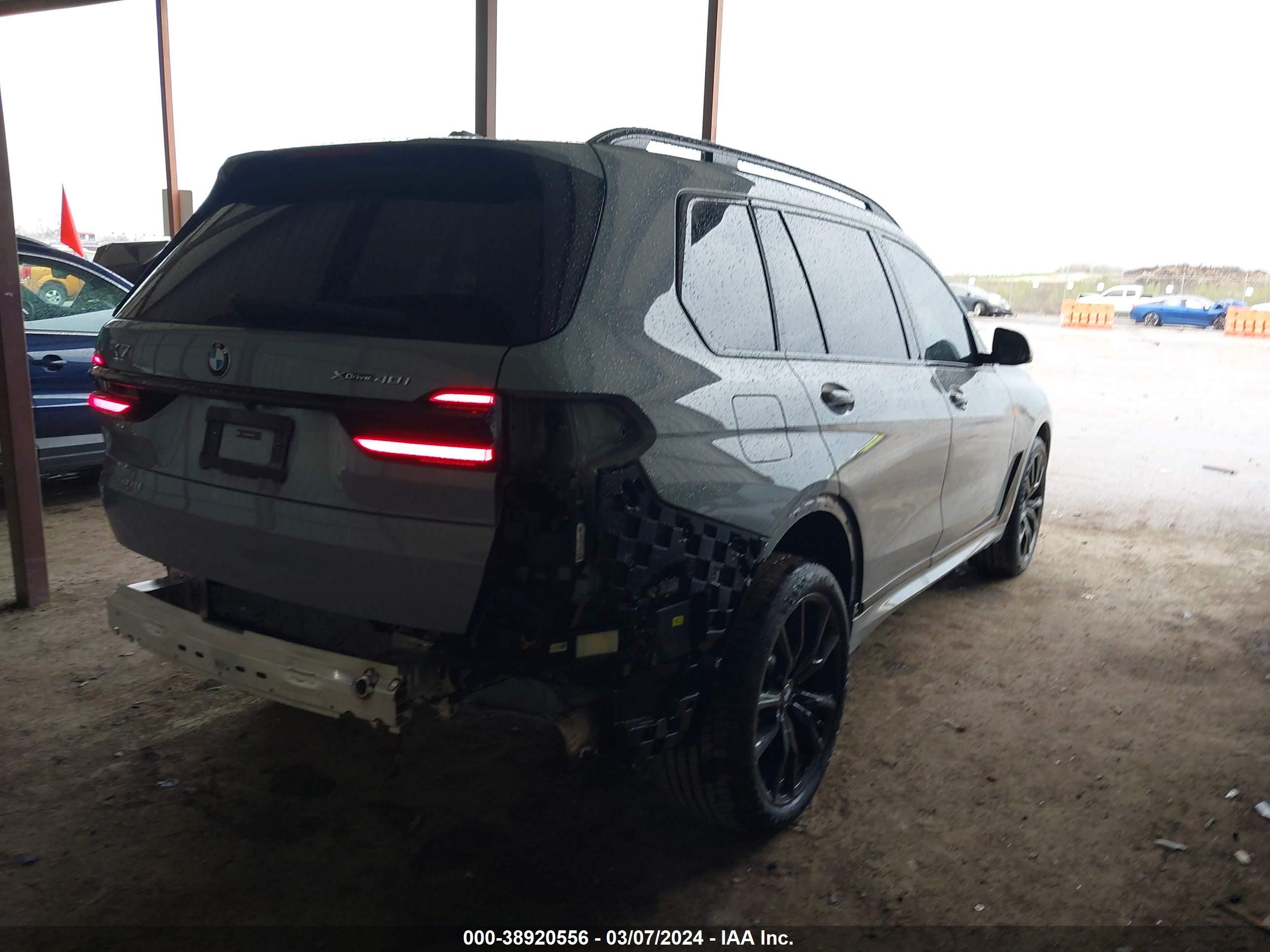 Photo 3 VIN: 5UX23EM04R9U92899 - BMW X7 