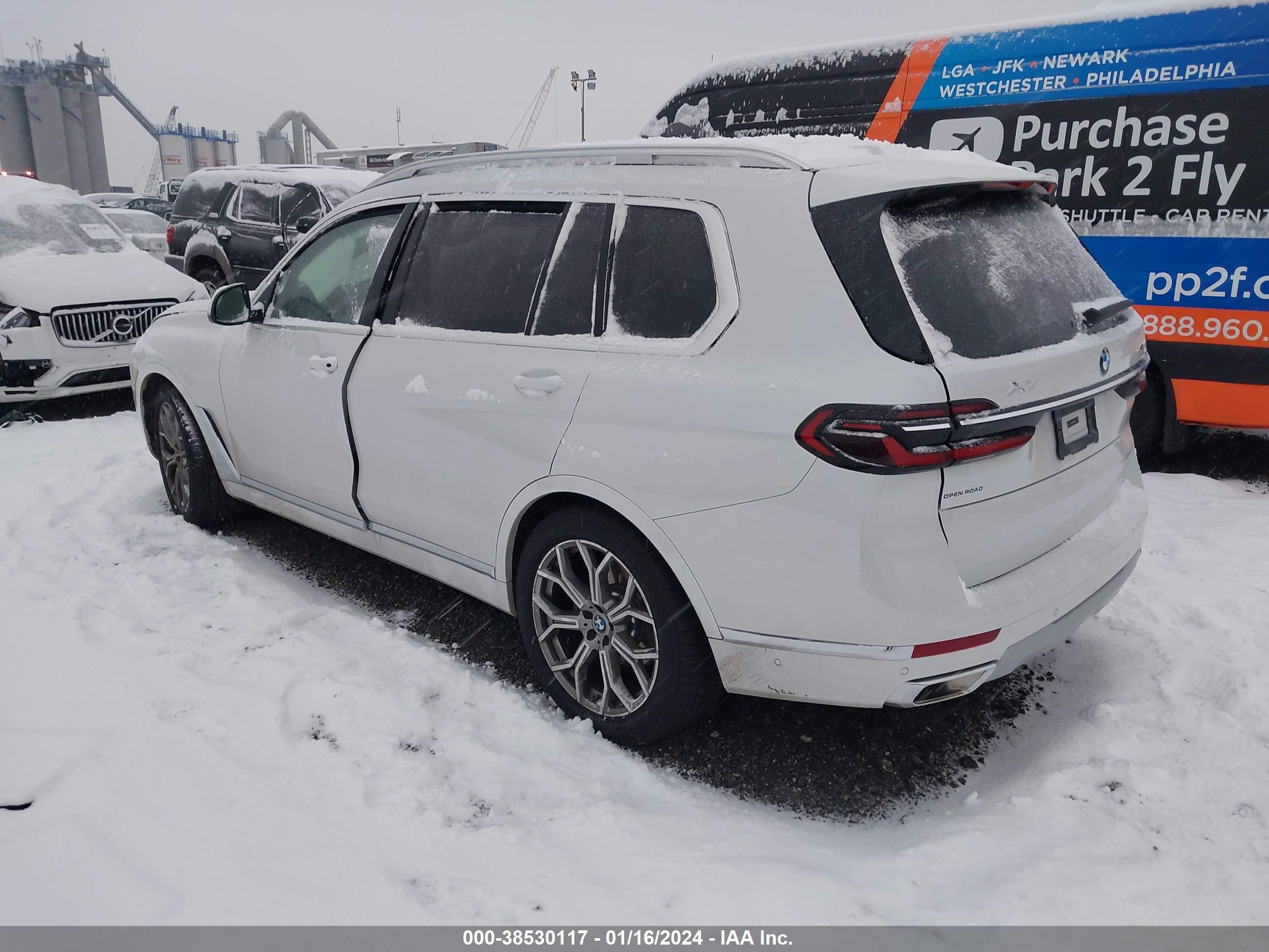 Photo 2 VIN: 5UX23EM05R9T82900 - BMW X7 