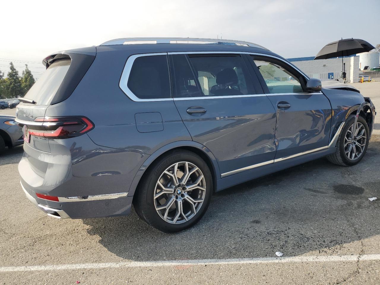 Photo 2 VIN: 5UX23EM06P9P07521 - BMW X7 