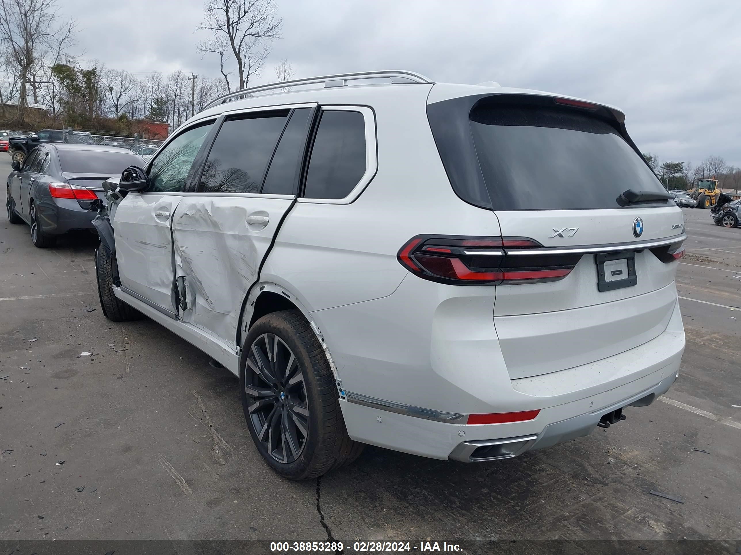 Photo 2 VIN: 5UX23EM06R9U73870 - BMW X7 