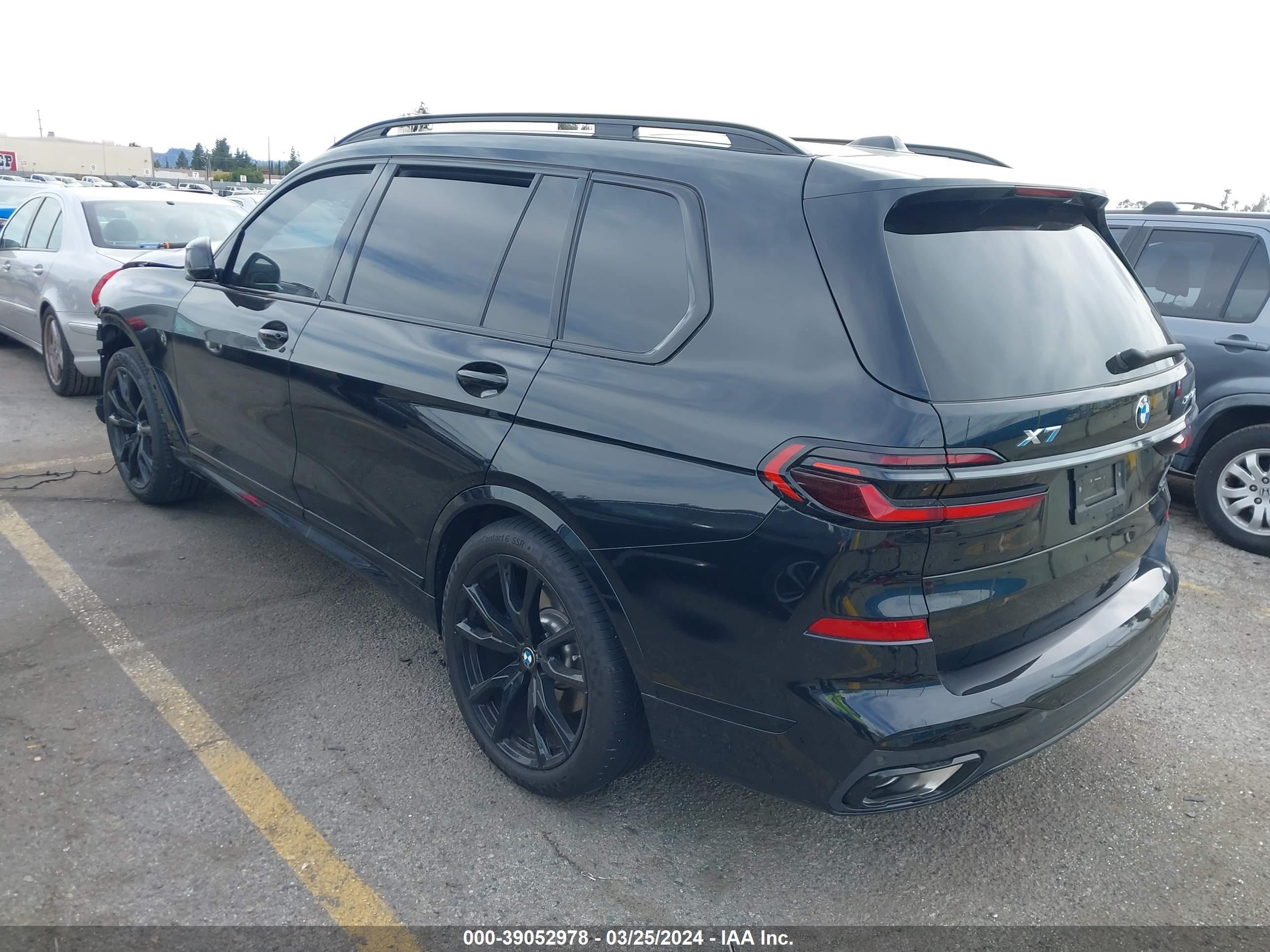 Photo 2 VIN: 5UX23EM07R9T80050 - BMW X7 