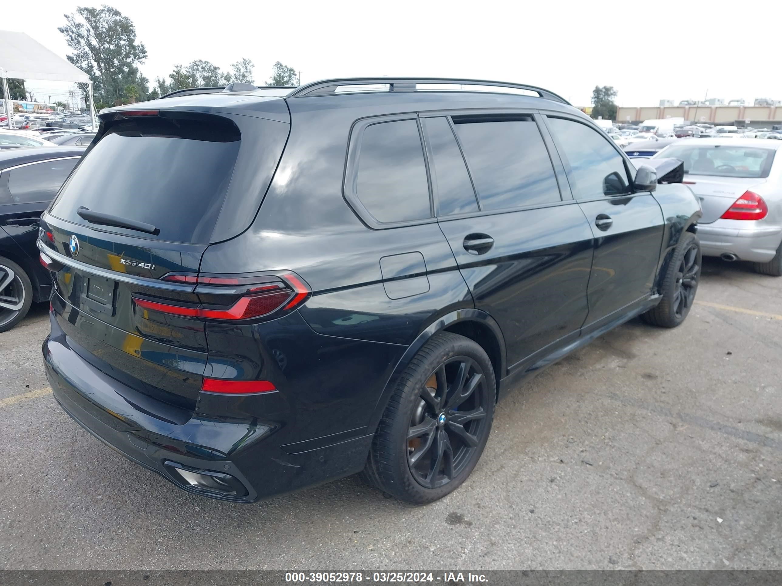 Photo 3 VIN: 5UX23EM07R9T80050 - BMW X7 